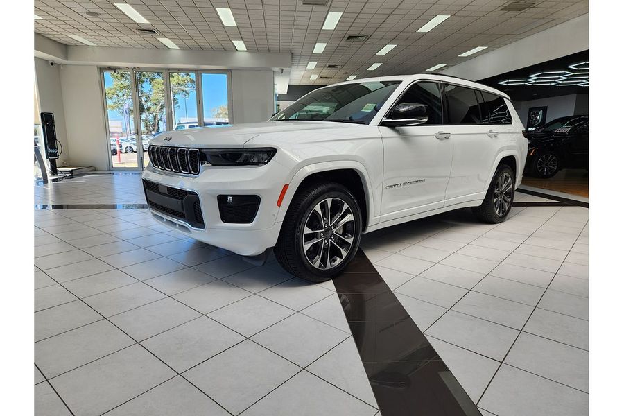2023 Jeep Grand Cherokee Overland WL Photo 3