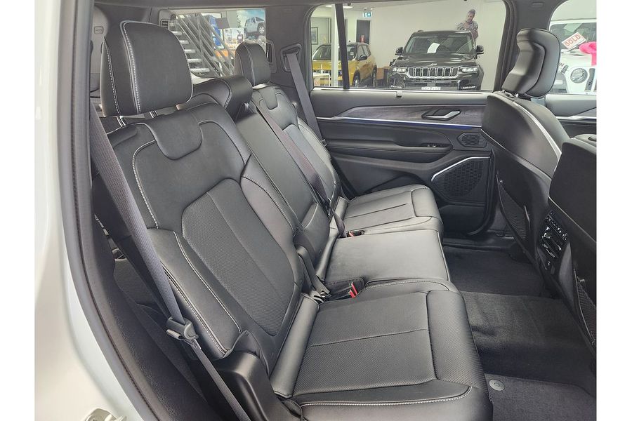 2023 Jeep Grand Cherokee Overland WL Photo 9