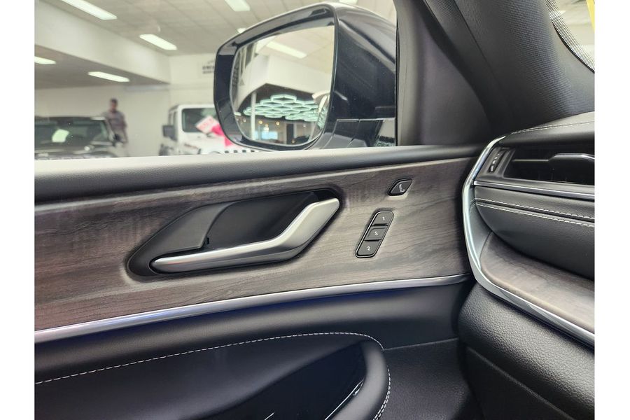 2023 Jeep Grand Cherokee Overland WL Photo 16