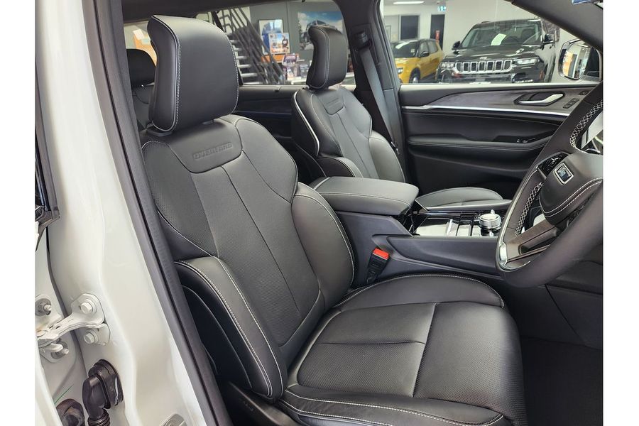 2023 Jeep Grand Cherokee Overland WL Photo 8