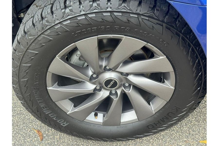 2022 Isuzu MU-X LS-U Photo 2