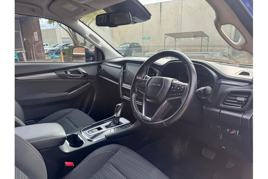 2022 Isuzu MU-X LS-U Photo 9