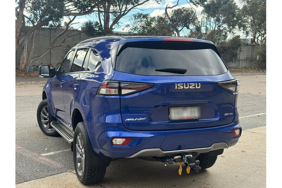 2022 Isuzu MU-X LS-U Photo 3