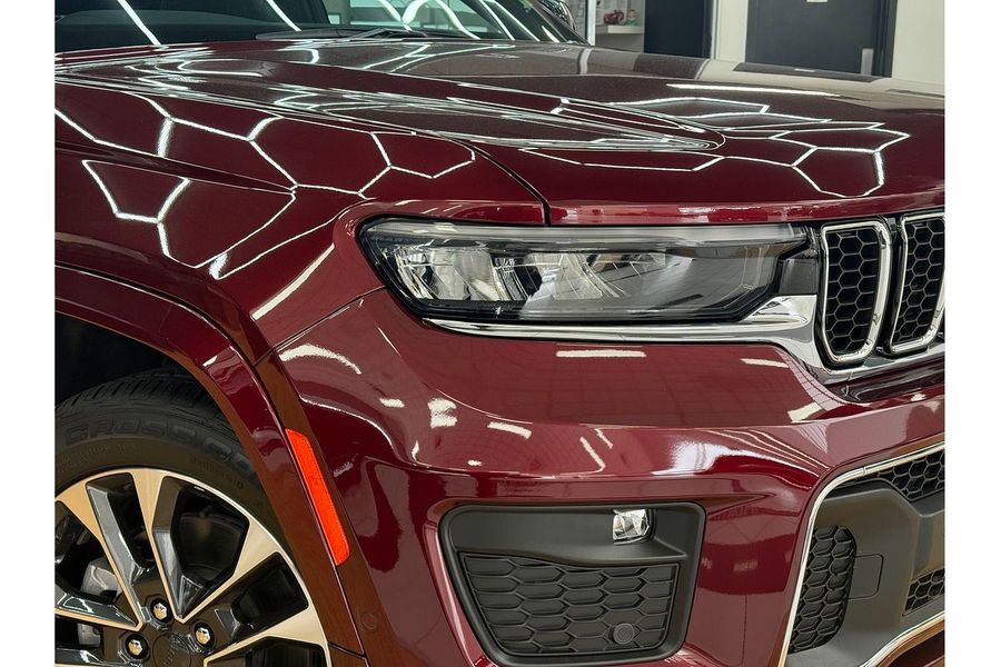 2023 Jeep Grand Cherokee Overland WL Photo 3