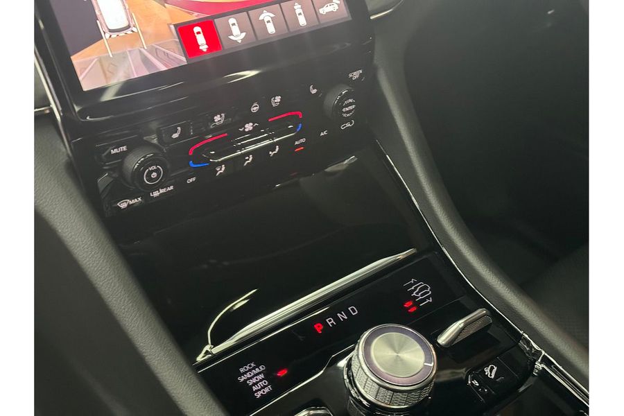 2023 Jeep Grand Cherokee Overland WL Photo 12