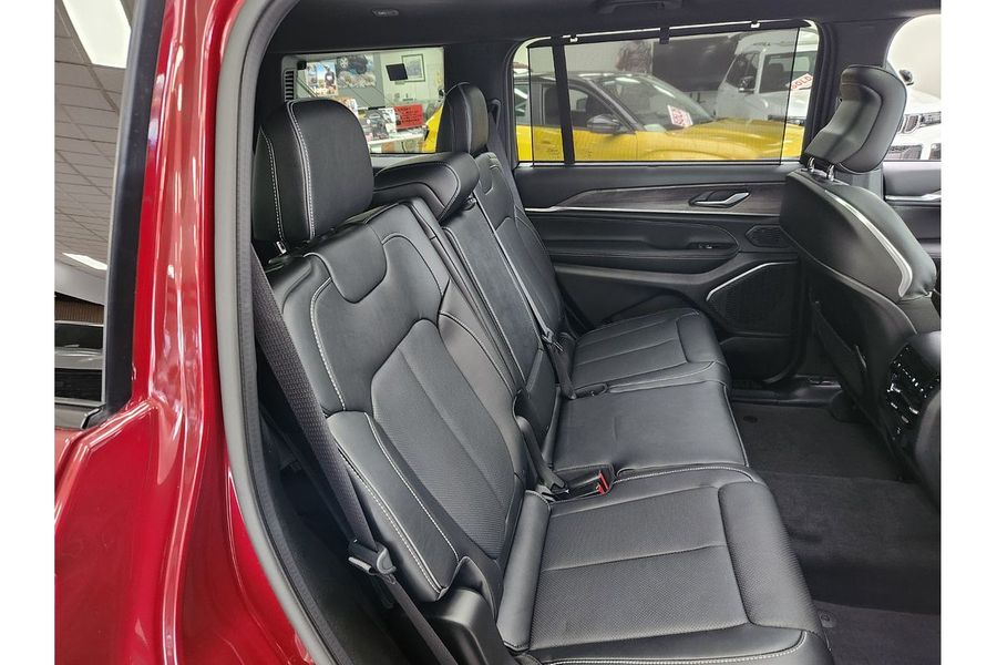 2023 Jeep Grand Cherokee Overland WL Photo 14