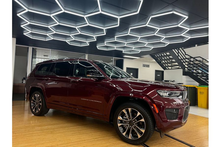 2023 Jeep Grand Cherokee Overland WL Photo 2