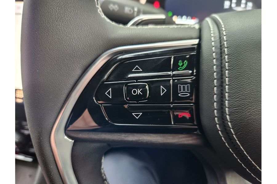 2023 Jeep Grand Cherokee Overland WL Photo 19