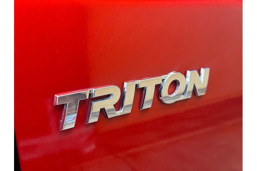 2019 Mitsubishi Triton Toby Price Edition MR 4X4 Photo 9