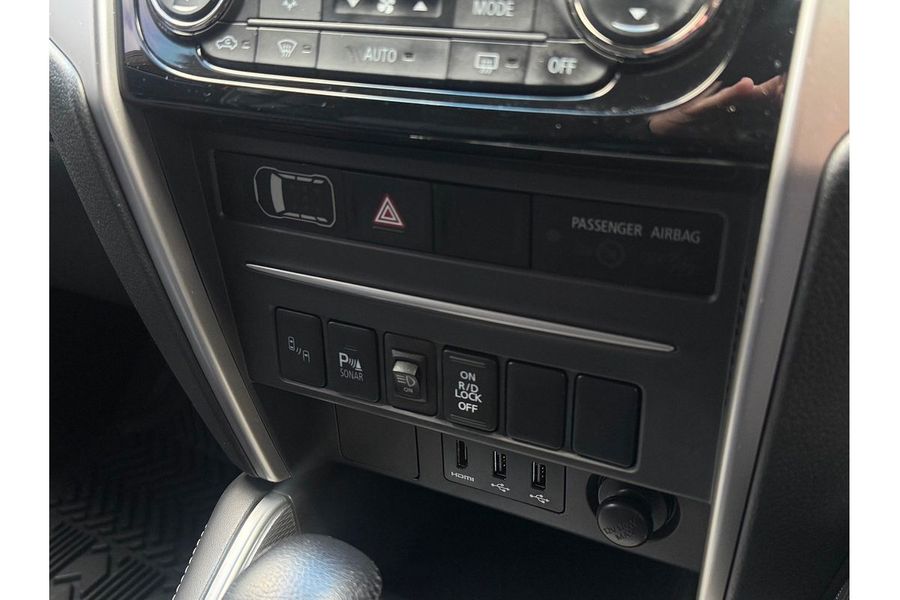 2019 Mitsubishi Triton Toby Price Edition MR 4X4 Photo 19