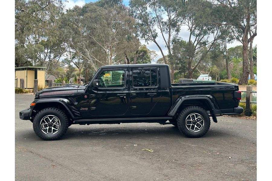 2025 Jeep Gladiator Rubicon JT All Wheel Drive Photo 4